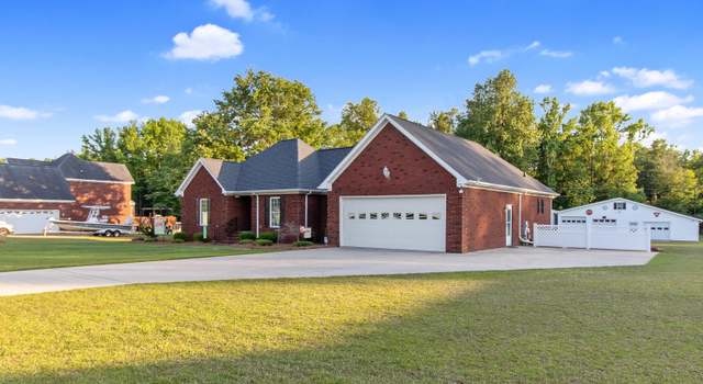 Photo of 211 Edgebrook Dr, Pikeville, NC 27863
