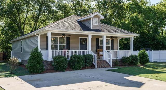 Photo of 1015 E Maplewood, Benson, NC 27504