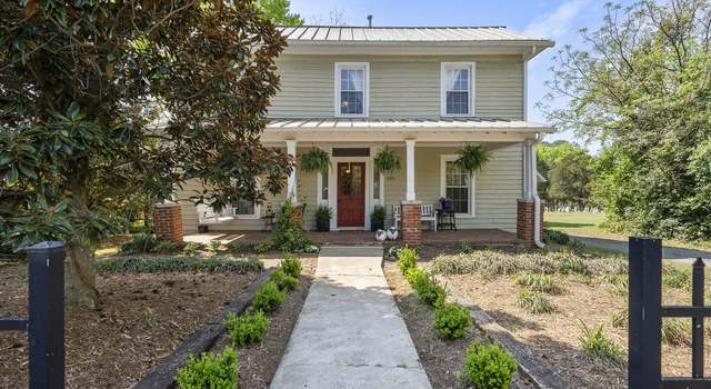 Photo of 205 W Moore St, Apex, NC 27502