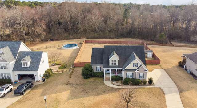 Photo of 82 Wood Valley Dr, Four Oaks, NC 27524