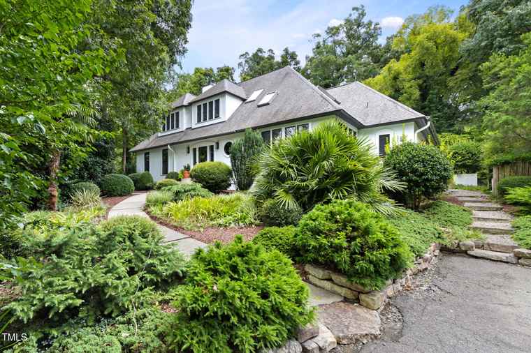Photo of 100 Greenwood Ln Chapel Hill, NC 27517