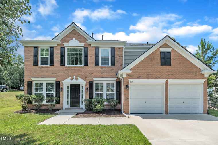 Photo of 501 Sherwood Forest Pl Cary, NC 27519
