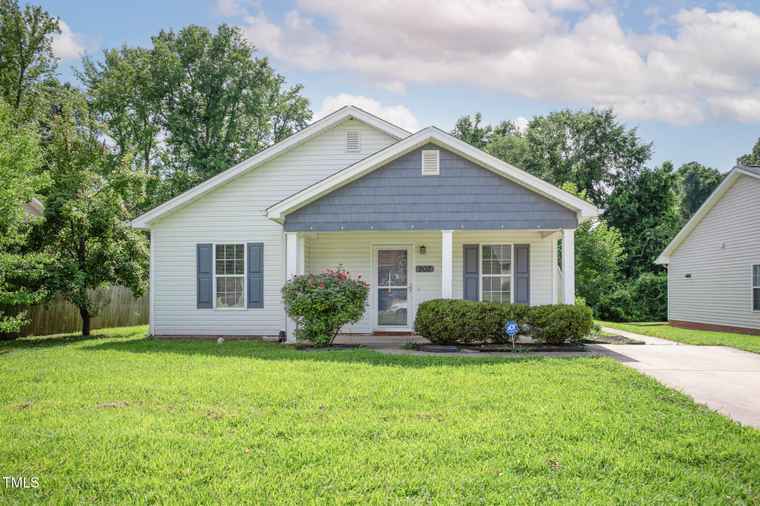 Photo of 902 Pine St Greensboro, NC 27401