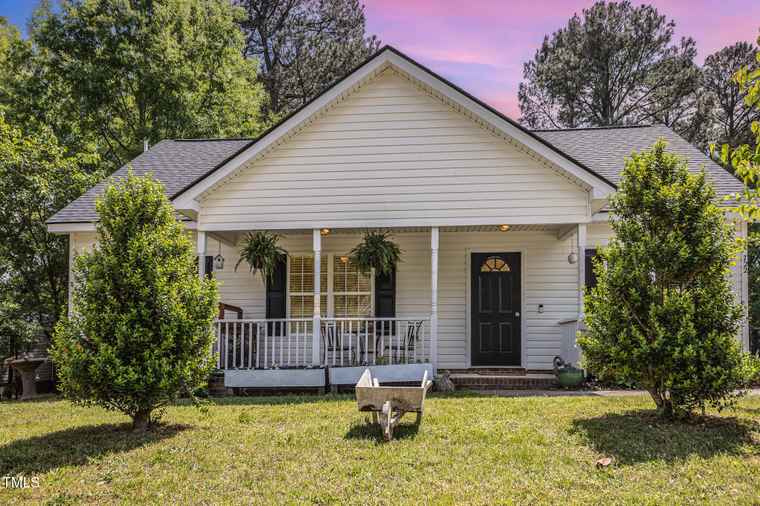 Photo of 722 E Pine Ave Wake Forest, NC 27587