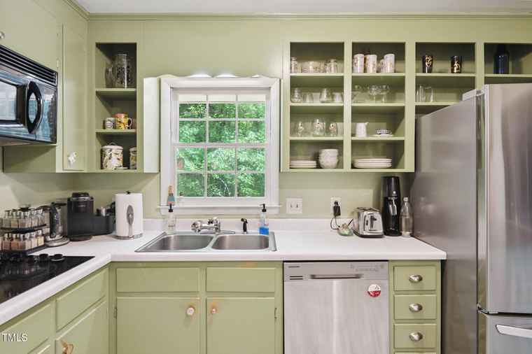 Photo of 3232 Huntleigh Dr Raleigh, NC 27604