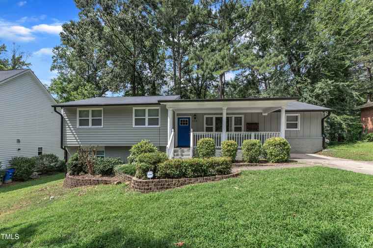 Photo of 1316 Foxrun Dr Raleigh, NC 27610