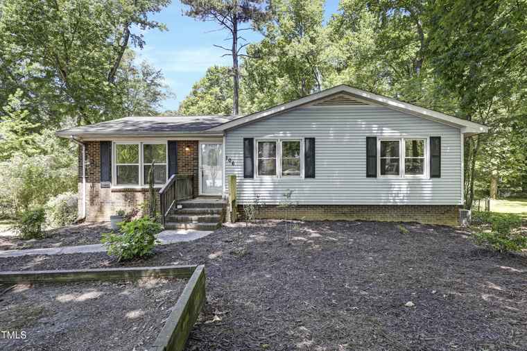 Photo of 106 Argyle Ct Garner, NC 27529