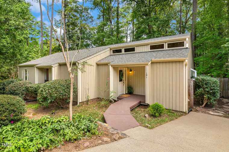 Photo of 101 Solway Ct Cary, NC 27511