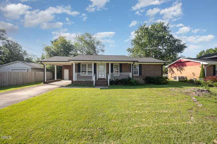 Photo of 303 Wren Ln Clayton, NC 27520