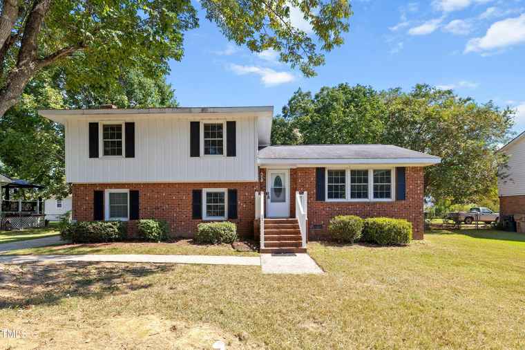 Photo of 104 Flamingo Dr Clayton, NC 27520