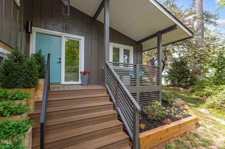 Photo of 3033 Sylvania Dr Raleigh, NC 27607