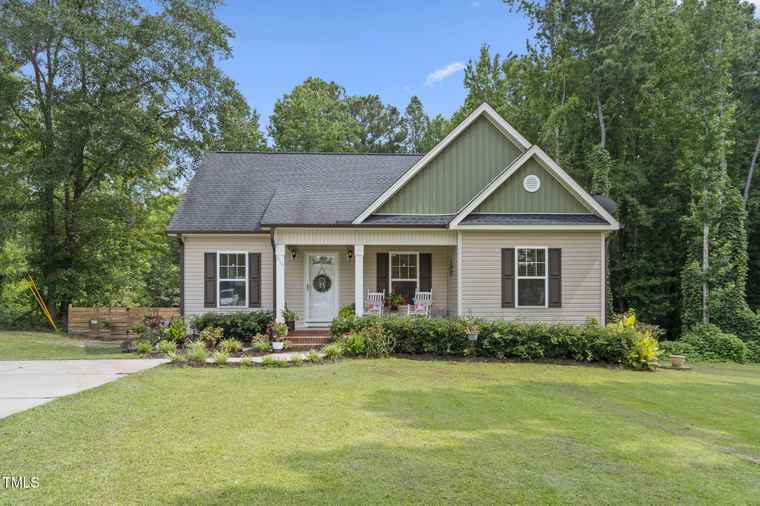Photo of 817 W Academy St Fuquay Varina, NC 27526