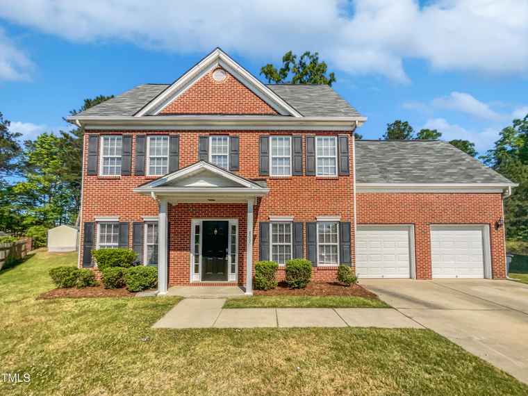 Photo of 809 Pyracantha Dr Holly Springs, NC 27540