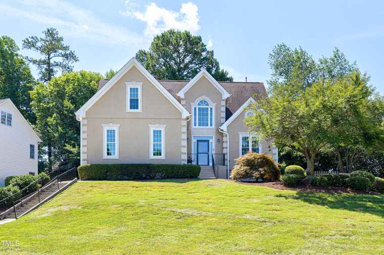 Photo of 917 Haddon Hall Dr Apex, NC 27502