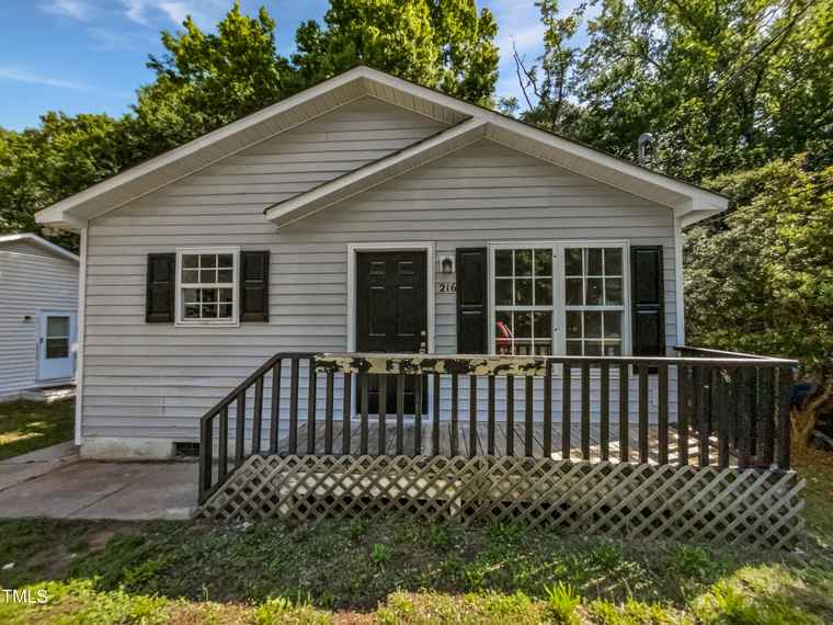 Photo of 216 E Hinton St Clayton, NC 27520