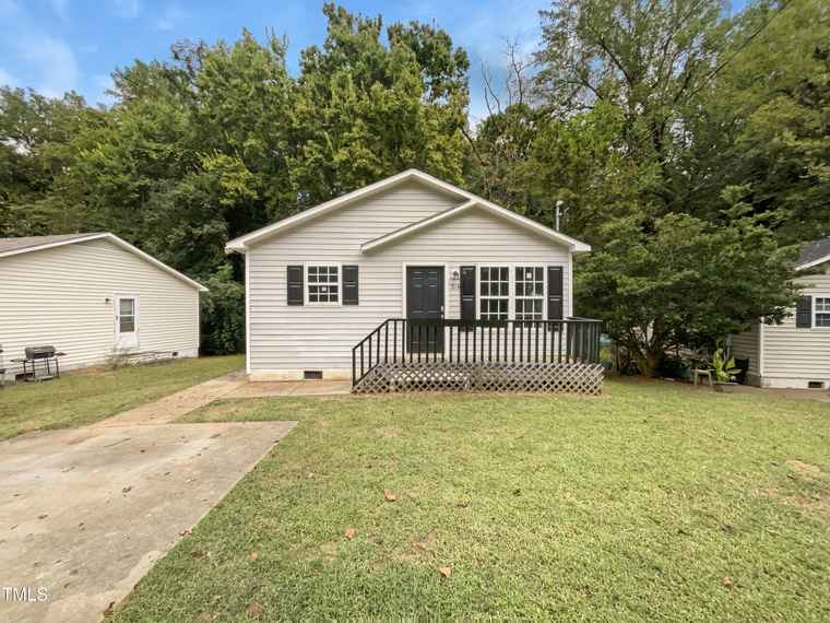 Photo of 216 E Hinton St Clayton, NC 27520