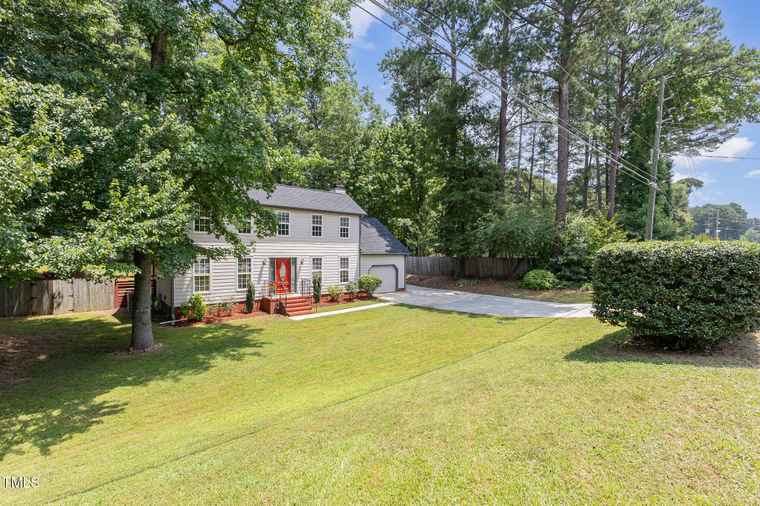 Photo of 404 SW Maynard Rd Cary, NC 27511
