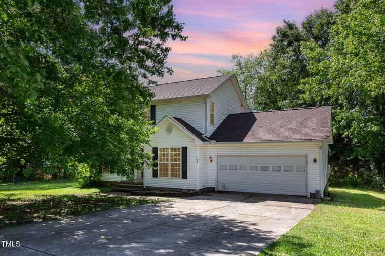 Photo of 105 Hiddenwood Ct Garner, NC 27529