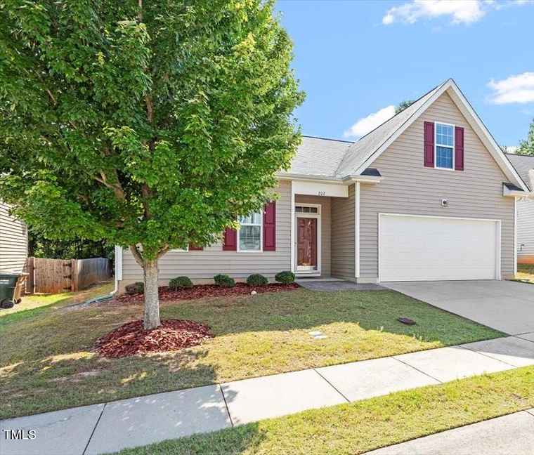 Photo of 202 Verrazano Pl Clayton, NC 27520
