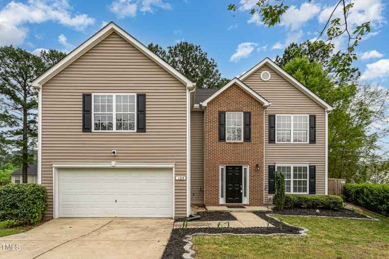 Photo of 105 Polyanthus Pl Holly Springs, NC 27540