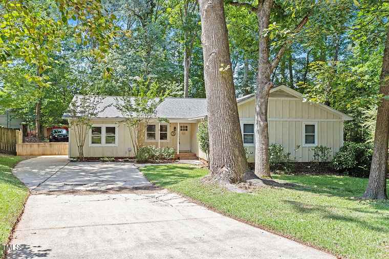 Photo of 1659 Glengarry Dr Cary, NC 27511