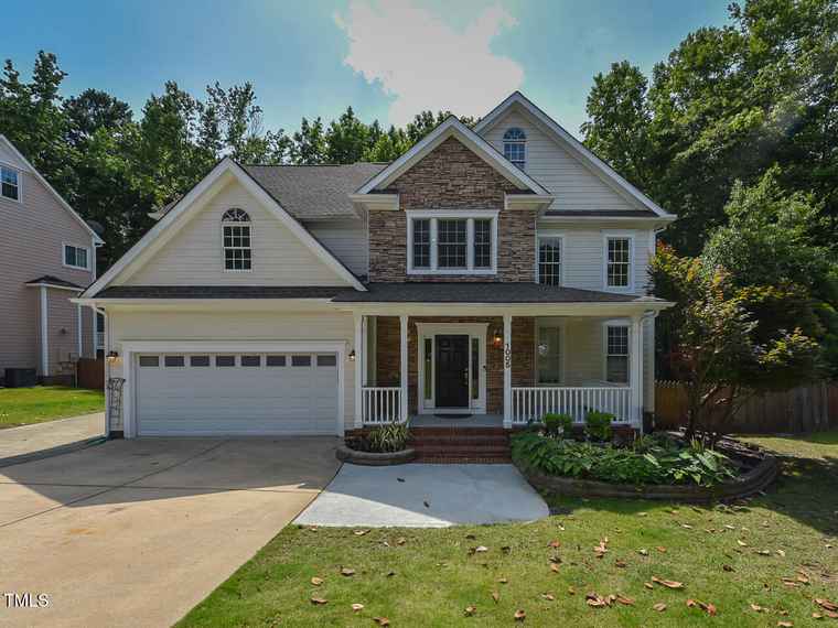Photo of 1005 Fairfax Woods Dr Apex, NC 27502