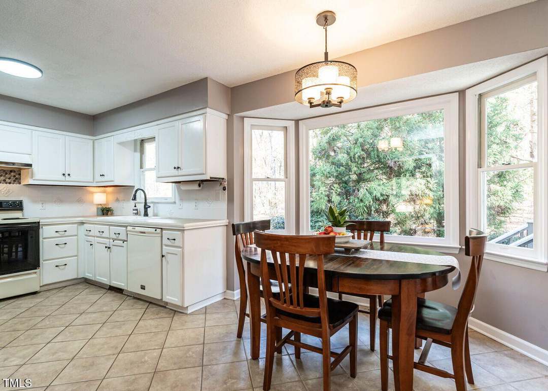 5313 Pine Dr, Raleigh, NC 27606