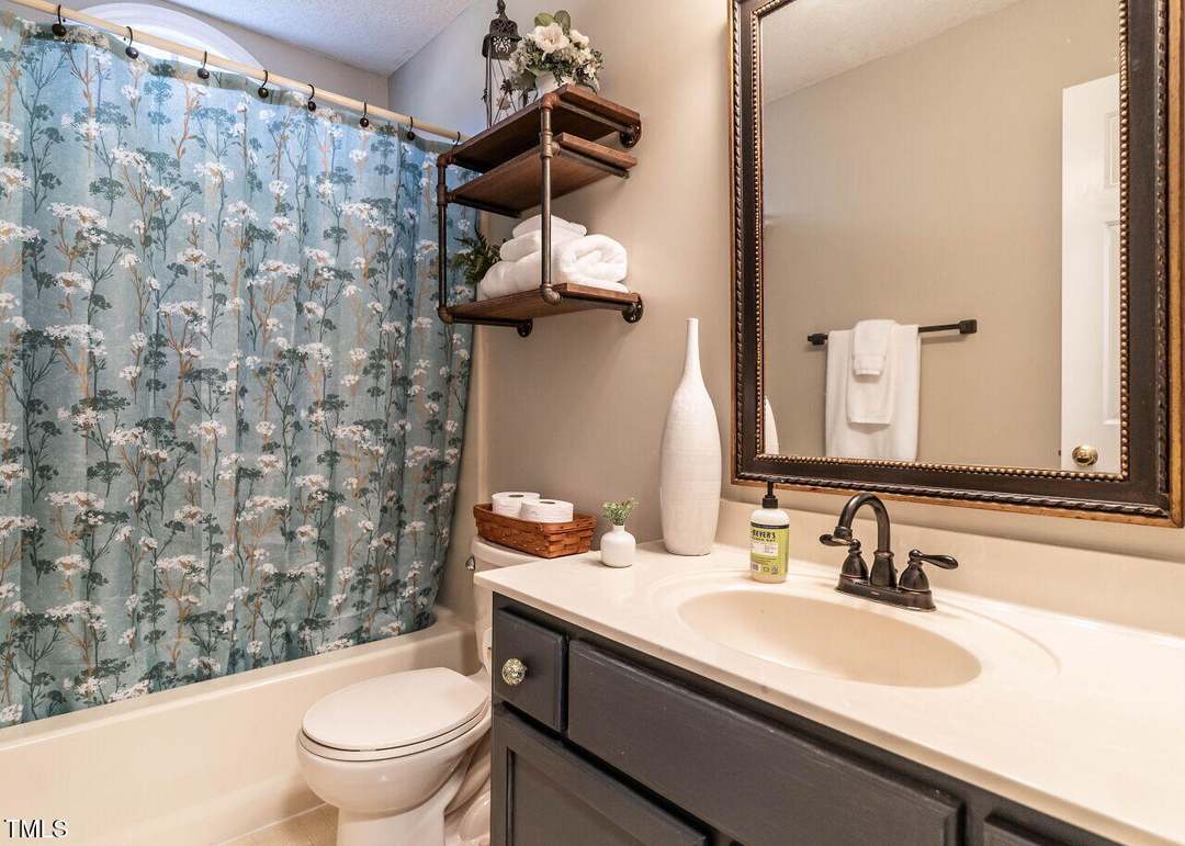 5313 Pine Dr, Raleigh, NC 27606