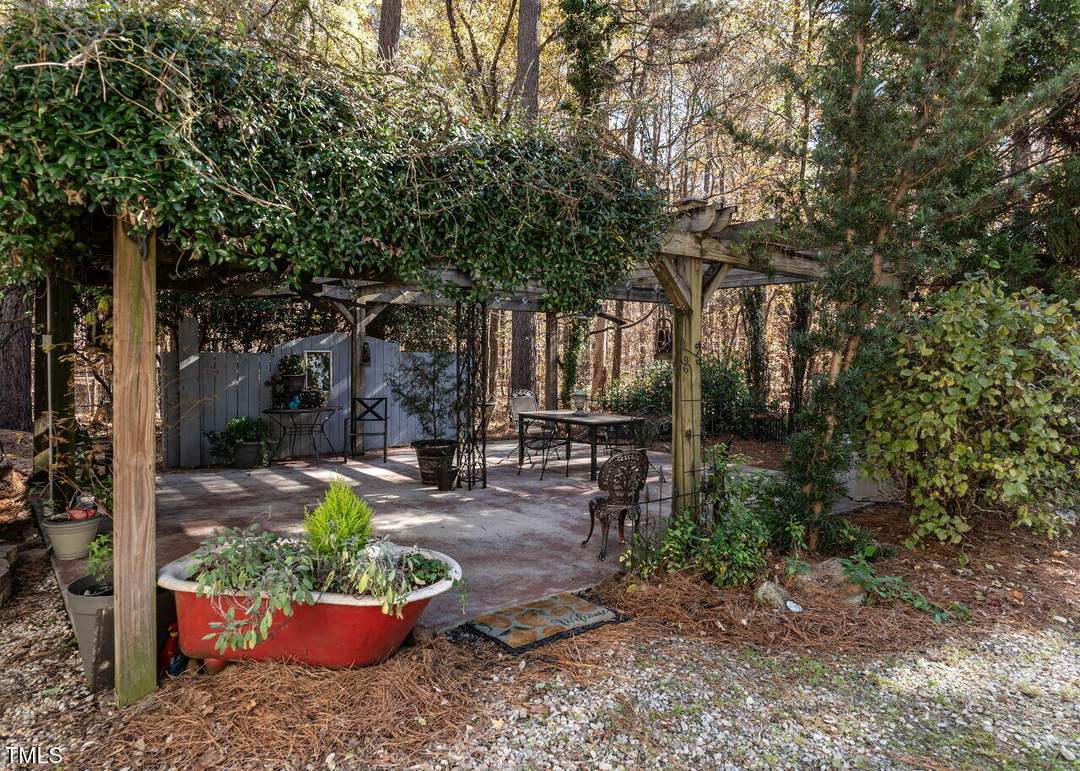 5313 Pine Dr, Raleigh, NC 27606
