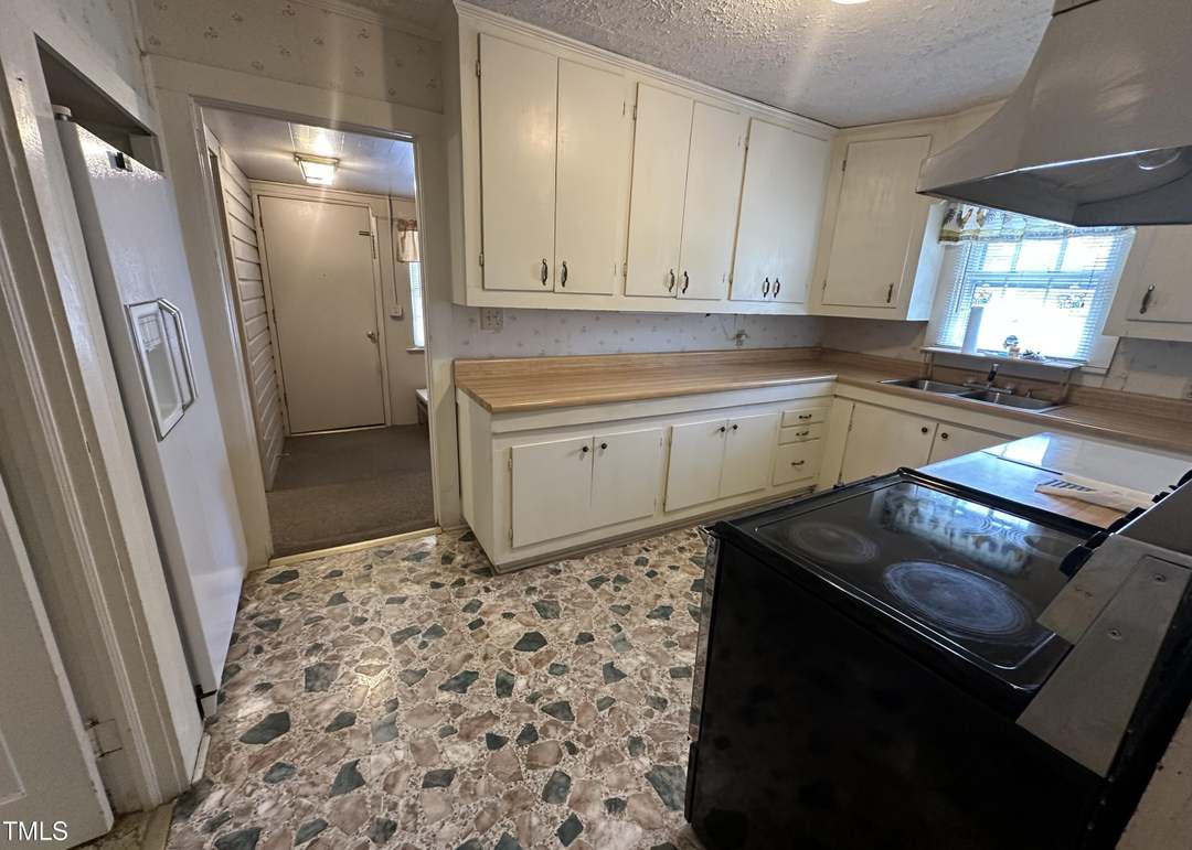 206 Jackson St, Salemburg, NC 28385