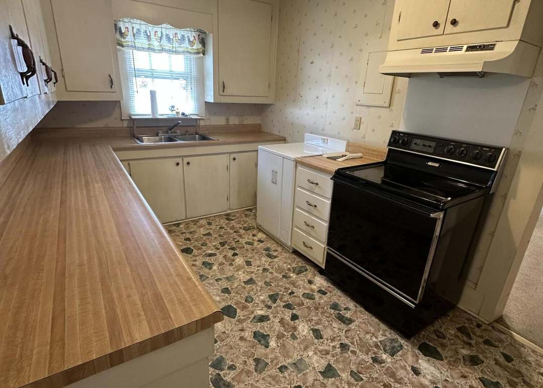 206 Jackson St, Salemburg, NC 28385