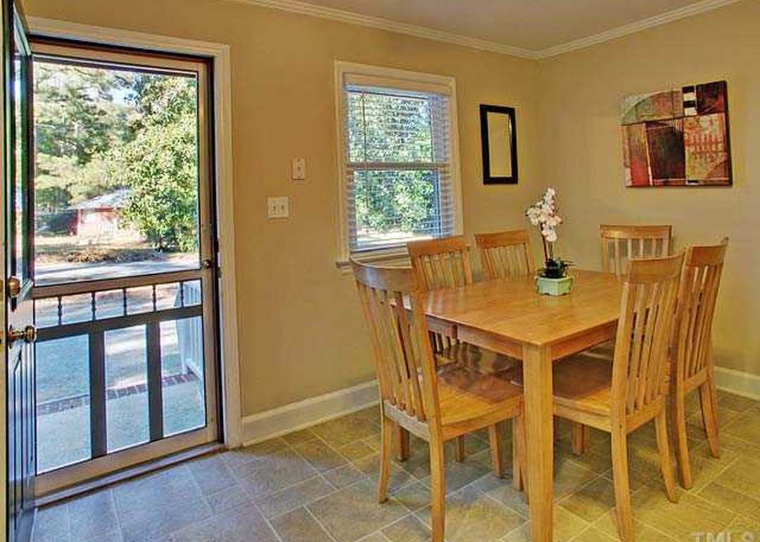 10 Circle Dr, Chapel Hill, NC 27516