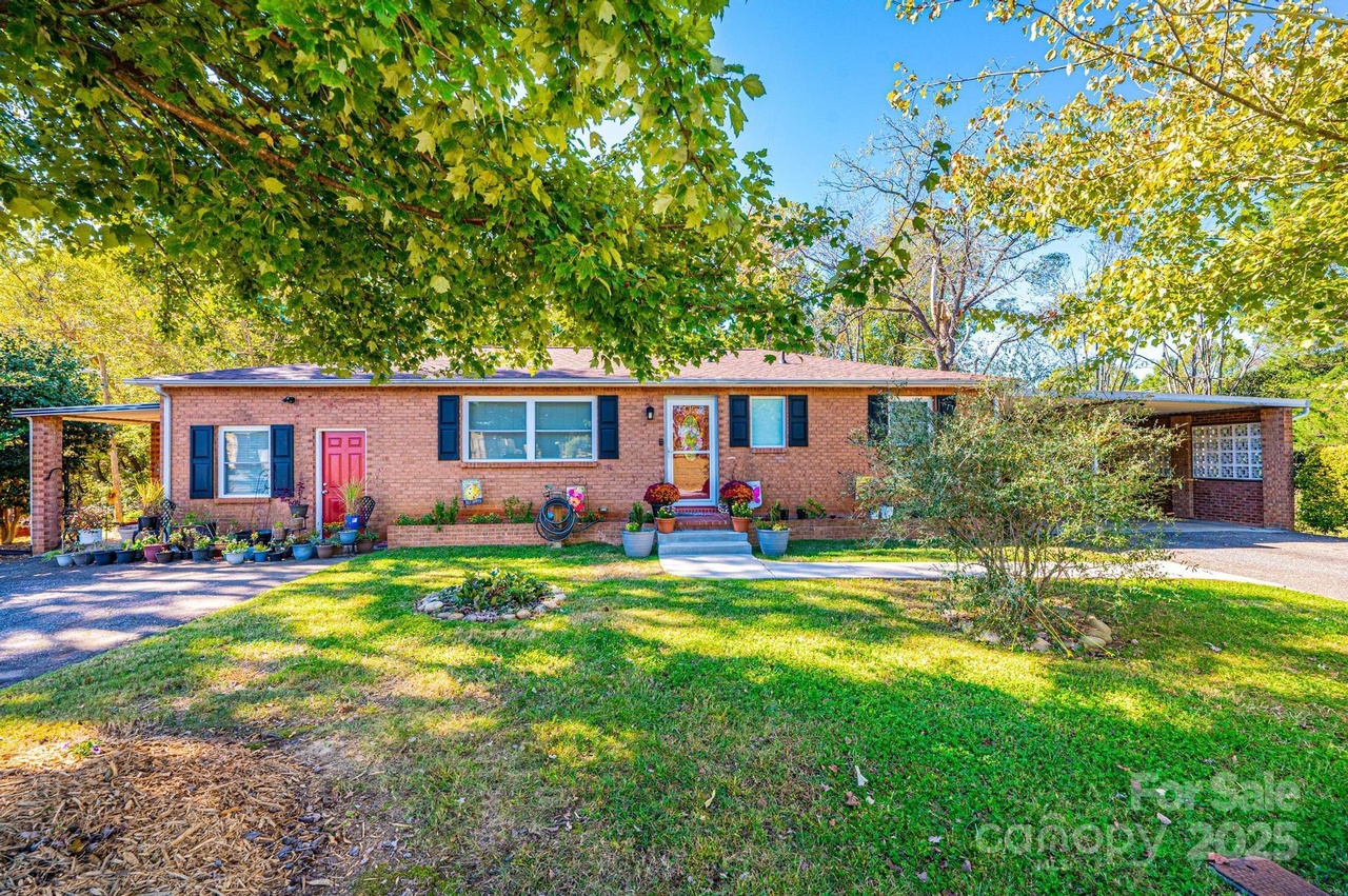 3842 Dowell St, Hickory, NC 28602