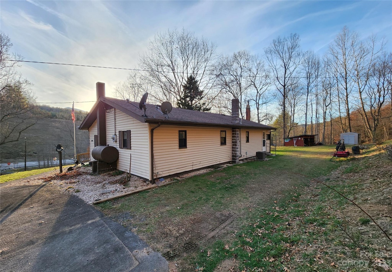 433 Deneen Rd, Burnsville, NC 28714 | MLS# 4093976 | Redfin