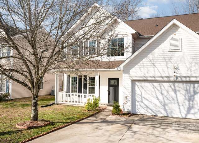 Property at 4741 Nijinsky Ct, Charlotte, NC 28216, 5 beds, 3 baths