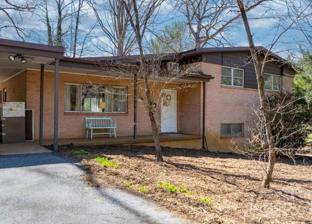 Property at 3407 14th Ave SW, Hickory, NC 28602, 3 beds, 2 baths