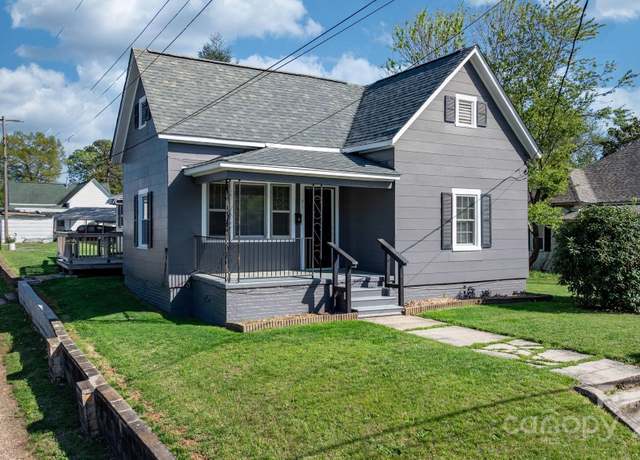Property at 71 14th St SE, Hickory, NC 28602, 2 beds, 1 bath