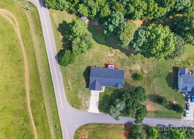 Property at 105 Saddlewood Ln, Statesville, NC 28625, 3 beds, 3 baths