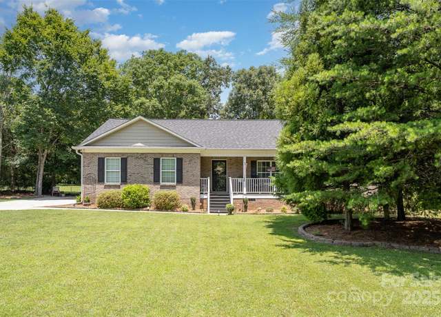 Property at 551 Sand Trap Dr, York, SC 29745, 3 beds, 2 baths