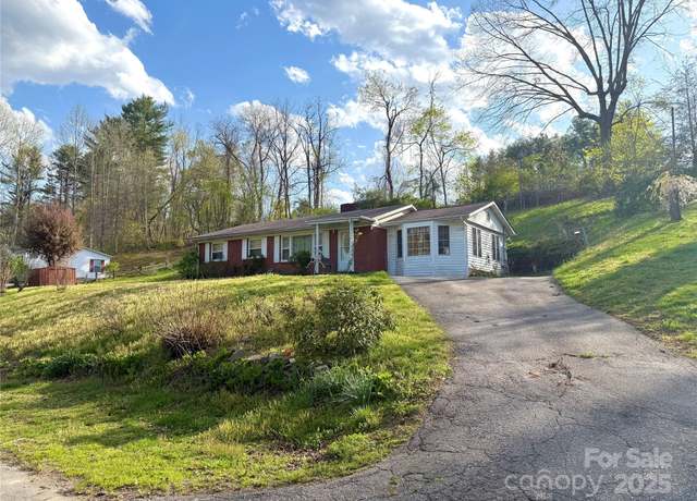 Property at 106 Chapel St, Spruce Pine, NC 28777, 2 beds, 2 baths