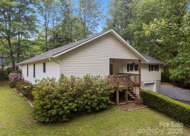 Property at 16 Lake Forest Ln, Hendersonville, NC 28739, 3 beds, 2 baths