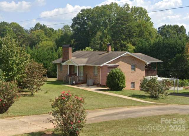Property at 6229 Mountain Grove Rd, Hickory, NC 28602, 3 beds, 2 baths