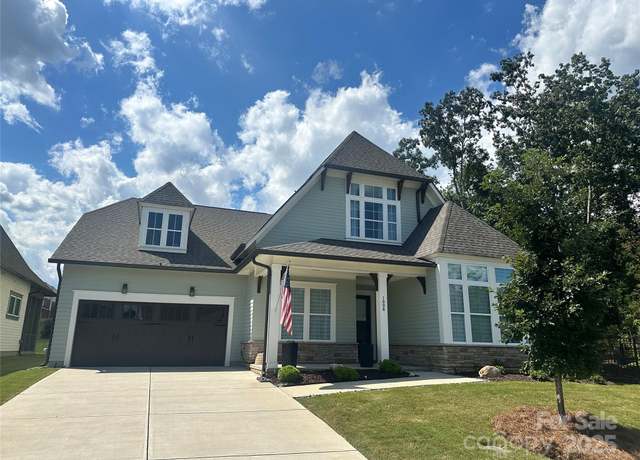 Property at 1006 Garden Terrace Cir, Waxhaw, NC 28173, 4 beds, 4.5 baths