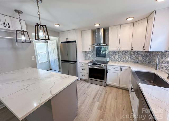 Property at 7812 Highbanks Ct, Charlotte, NC 28212, 4 beds, 2 baths