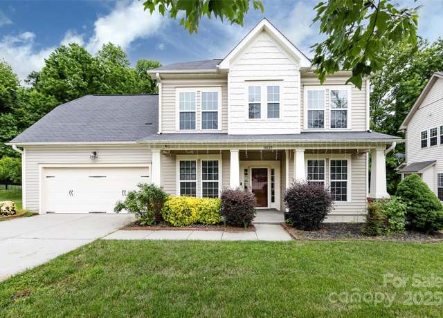 Property at 10125 Loch Lomond Dr, Charlotte, NC 28278, 3 beds, 2.5 baths