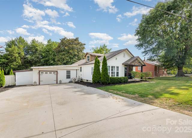 Property at 303 Louise St, Lancaster, SC 29720, 2 beds, 1.5 baths