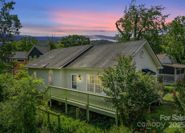 Property at 19 Busbee View Rd, Asheville, NC 28803, 3 beds, 2 baths