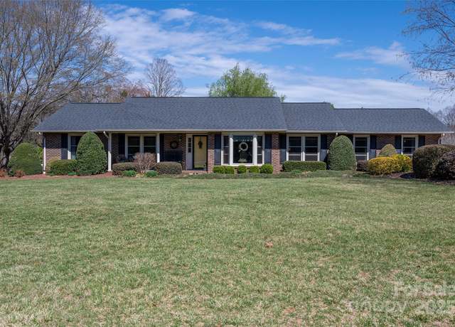 Property at 1120 Fred Merritt Rd, King, NC 27021, 4 beds, 3 baths