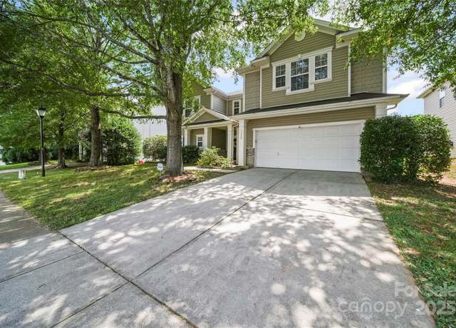 Property at 10420 Glenburn Ln, Charlotte, NC 28278, 4 beds, 2.5 baths