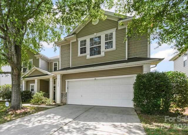 Property at 10420 Glenburn Ln, Charlotte, NC 28278, 4 beds, 2.5 baths